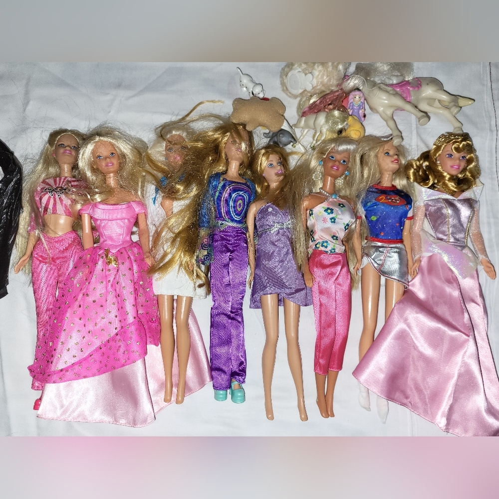 Vintage Barbies set